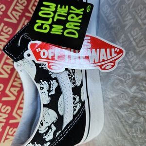 VANS NIB Old Skool GLOW SKULLS sz 9.5 mens